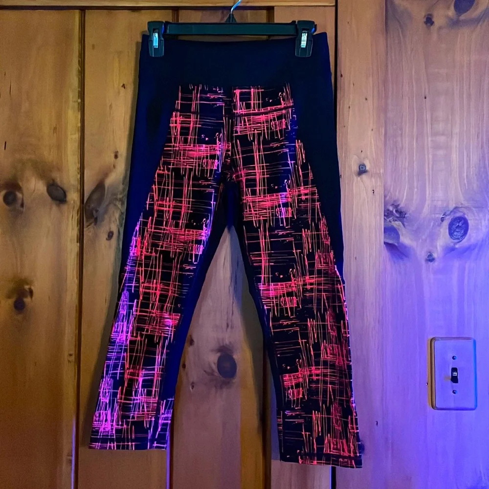Calvin Klein Performance: black/pink cropped leggings: size M. - Picture 1 of 4